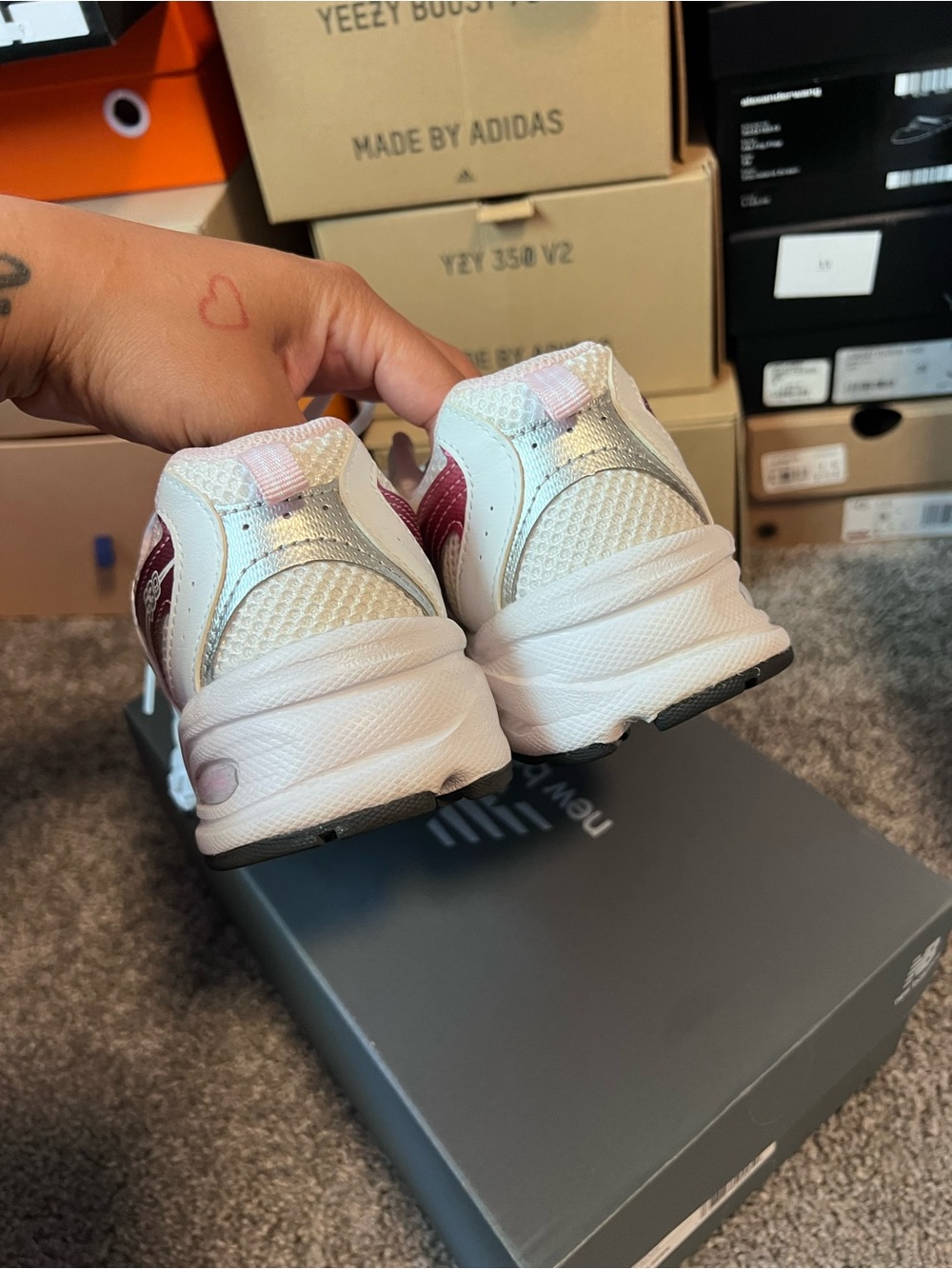 New Balance 530 Sneakers in White and Pink (Kids) - Picture 5 of 8